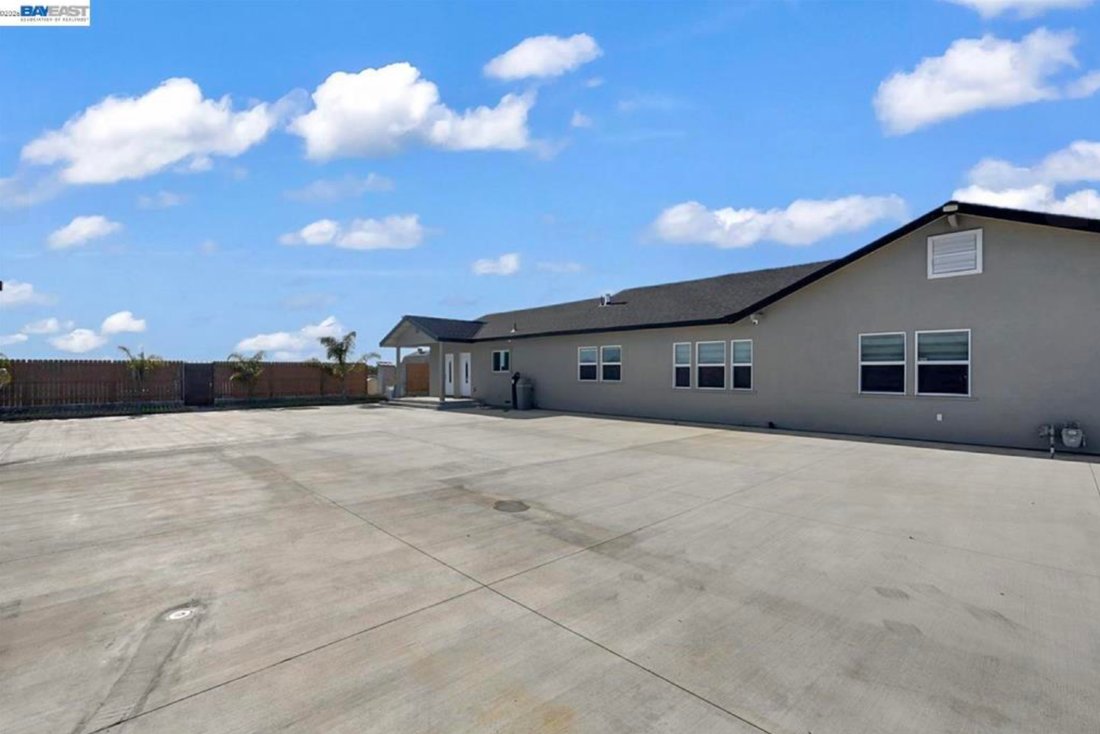 House in Hughson, California, United States 2 - 18656055