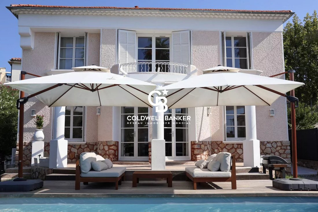 Villa a Hyères, Provenza-Alpi-Costa Azzurra, Francia 1 - 18652254
