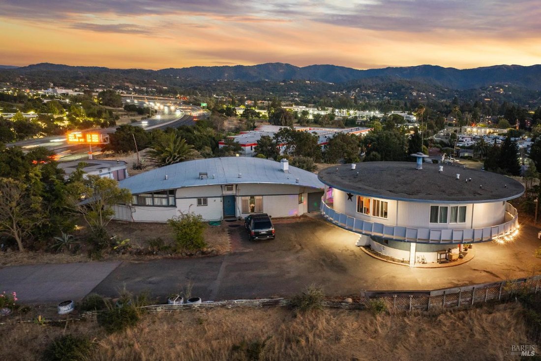 Novato, California, United States 1 - 18652840