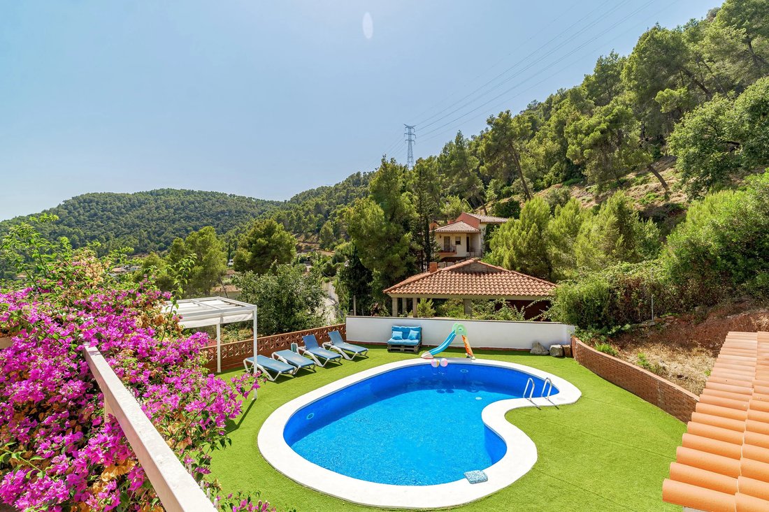 Chalet in Torrelles de Llobregat, Catalonia, Spain 2 - 18653182