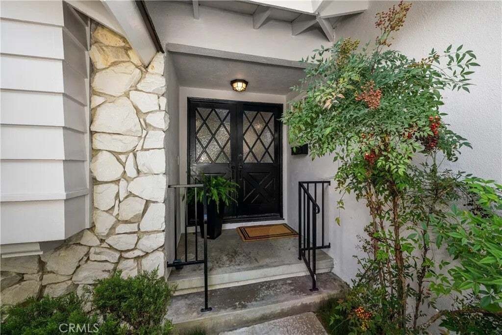 House in Signal Hill, California, United States 3 - 18651058