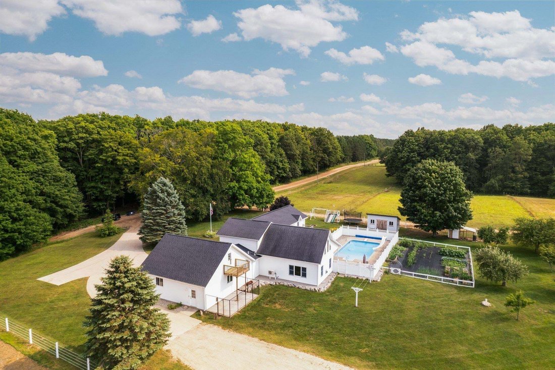 House in Fife Lake, Michigan, United States 2 - 18650777