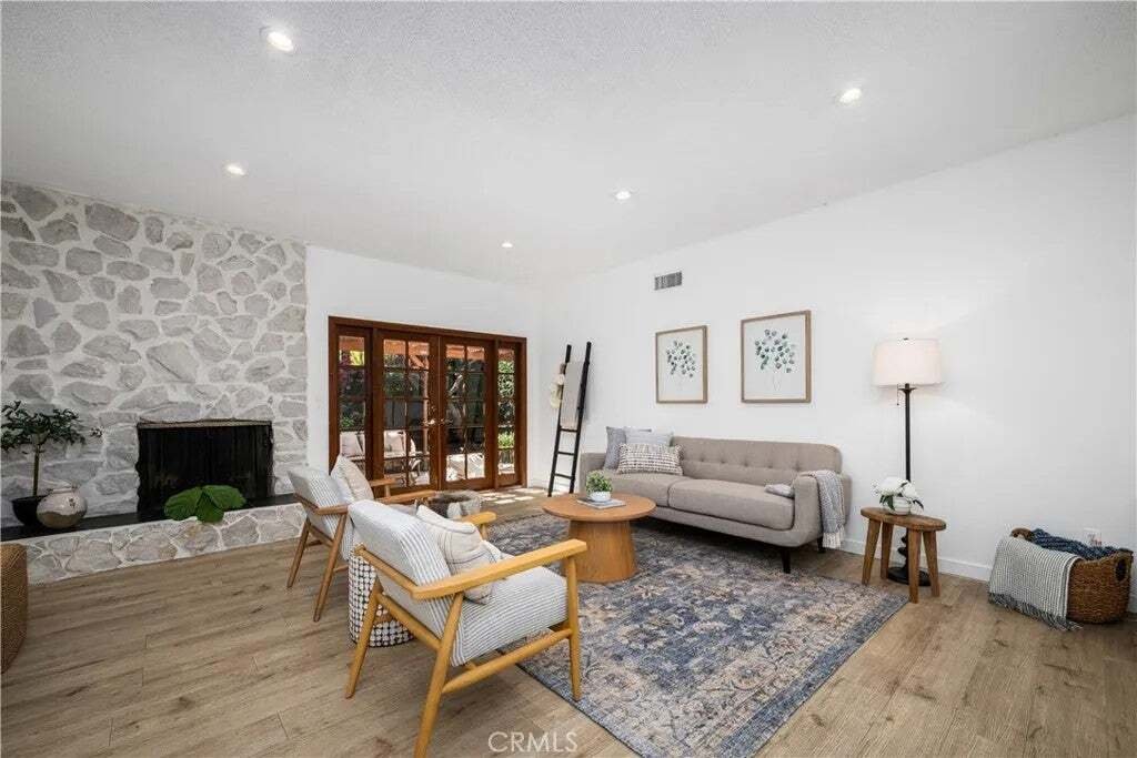 House in Signal Hill, California, United States 5 - 18651058