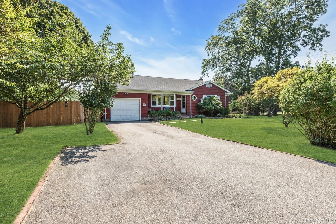 House in Center Moriches, New York, United States 1 - 18655034