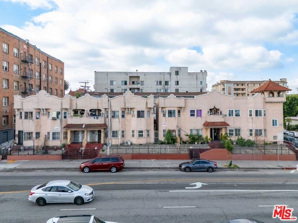 Los Angeles, California, United States 1 - 18653211