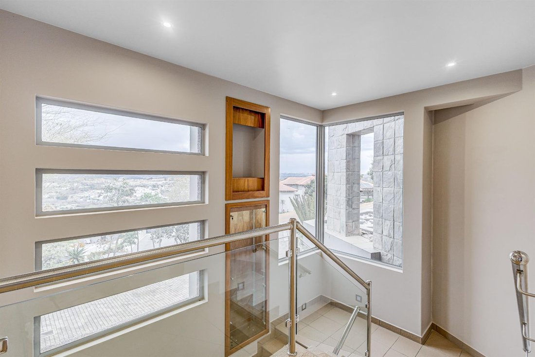 House in Featherbrooke Estate, Gauteng, South Africa 4 - 18653517
