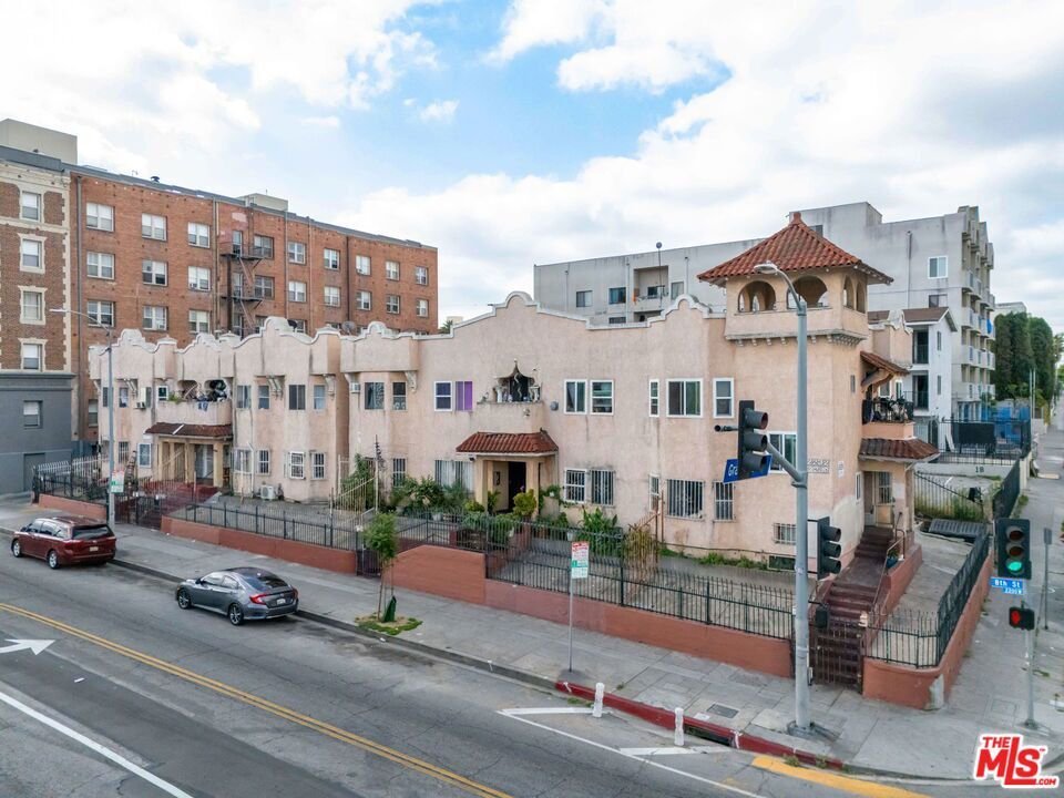 Los Angeles, California, United States 3 - 18653211
