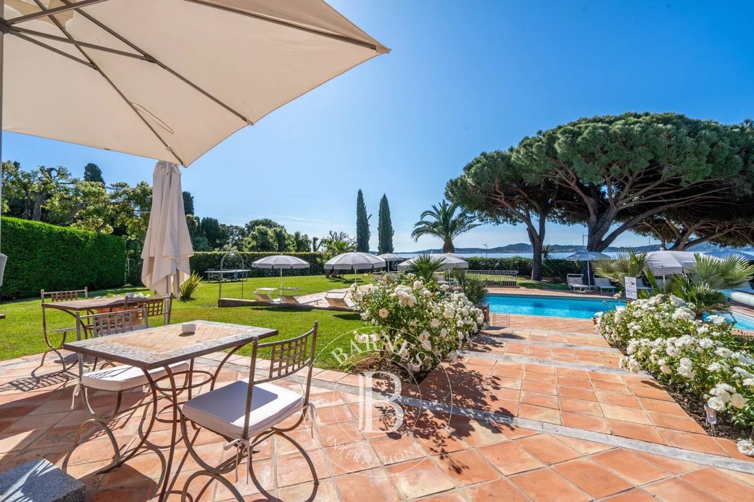 Estate in Grimaud, Provence-Alpes-Côte d'Azur, France 3 - 18652292