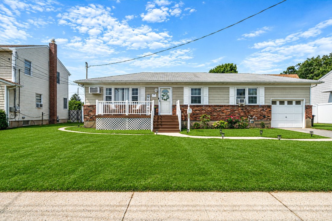 House in West Babylon, New York, United States 2 - 18652429