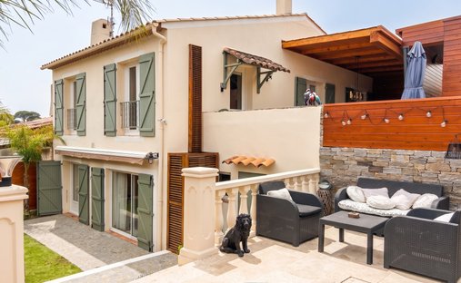 Villa in Ville-Les Saquedes-Le Bouillonnet, Sainte-Maxime, France 1