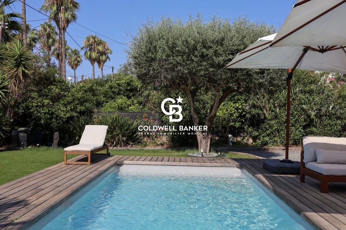 Villa à Hyères, Provence-Alpes-Côte d'Azur, France 2 - 18652254