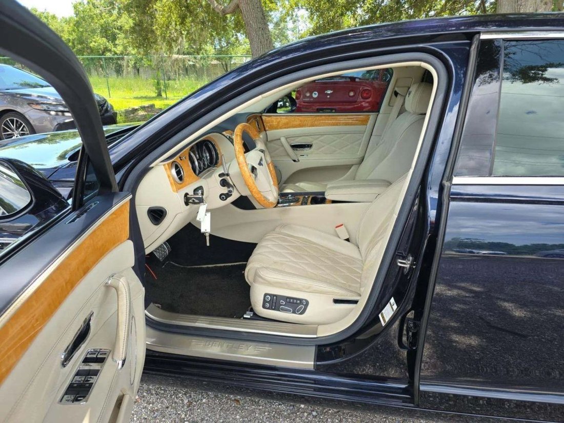 Sedan in Jacksonville, FL, United States 2 - 18655811