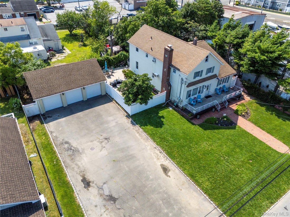 House in Lindenhurst, New York, United States 2 - 18655039