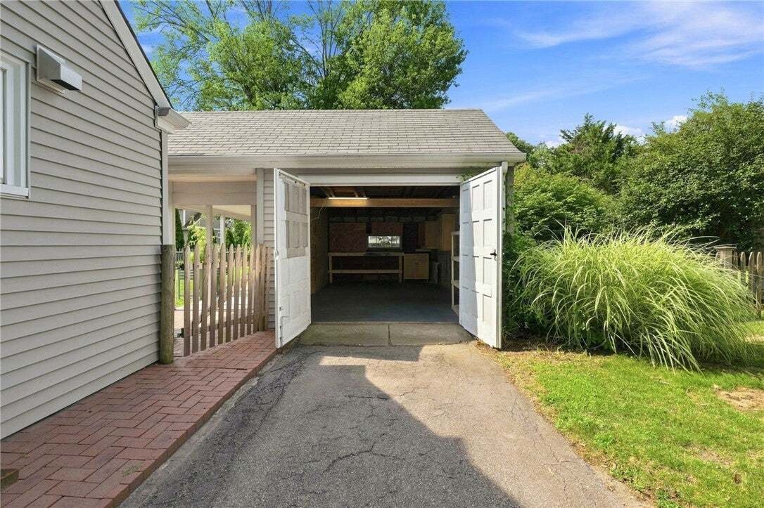 House in Warwick, Rhode Island, United States 5 - 18650734