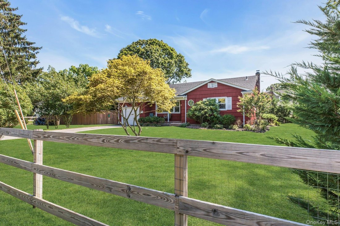 House in Center Moriches, New York, United States 2 - 18655034