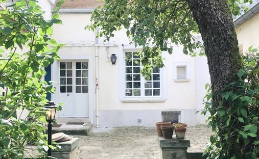 House in Moret-Loing-et-Orvanne, Ile-de-France, France 1