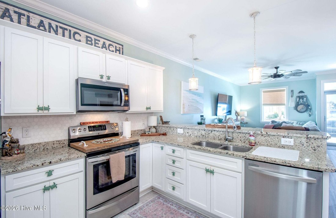 Townhouse in Atlantic Beach, North Carolina, United States 4 - 18657458