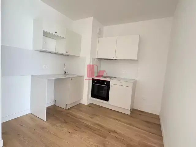Apartment in Espaces Jeunes, Issy-les-Moulineaux, France 4 - 16329047