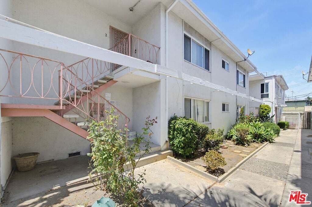 Los Angeles, California, United States 3 - 18657280