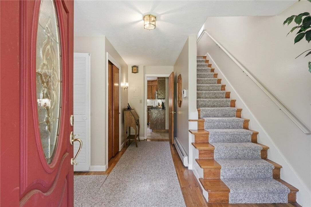 House in Warwick, Rhode Island, United States 4 - 18656478