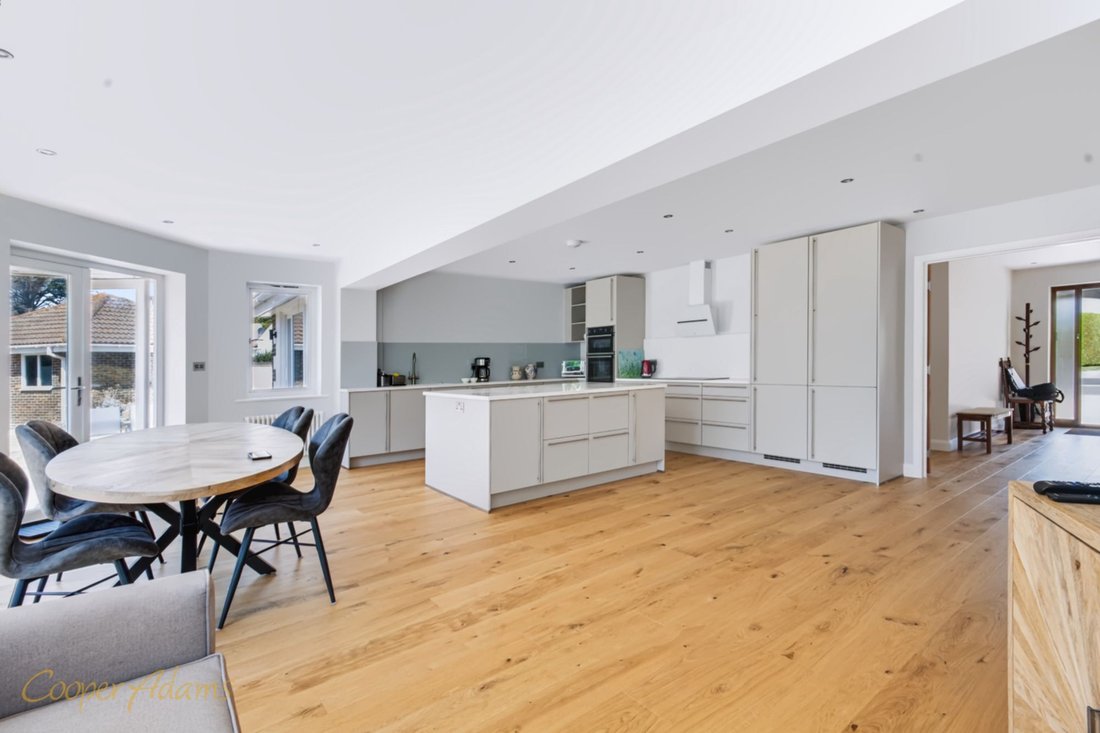 Bungalow in East Preston, England 2 - 18656554