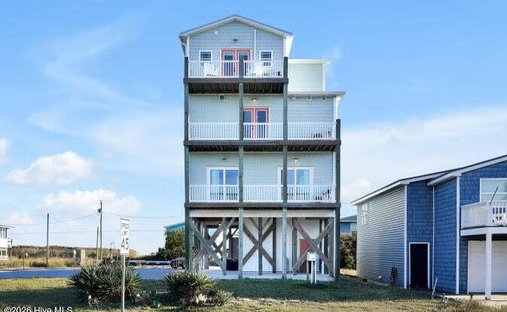 Haus in North Topsail Beach, North Carolina, Vereinigte Staaten 1