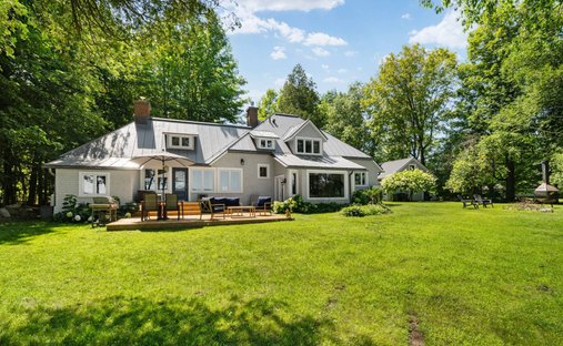 House in Hudson, Quebec, Canada 1