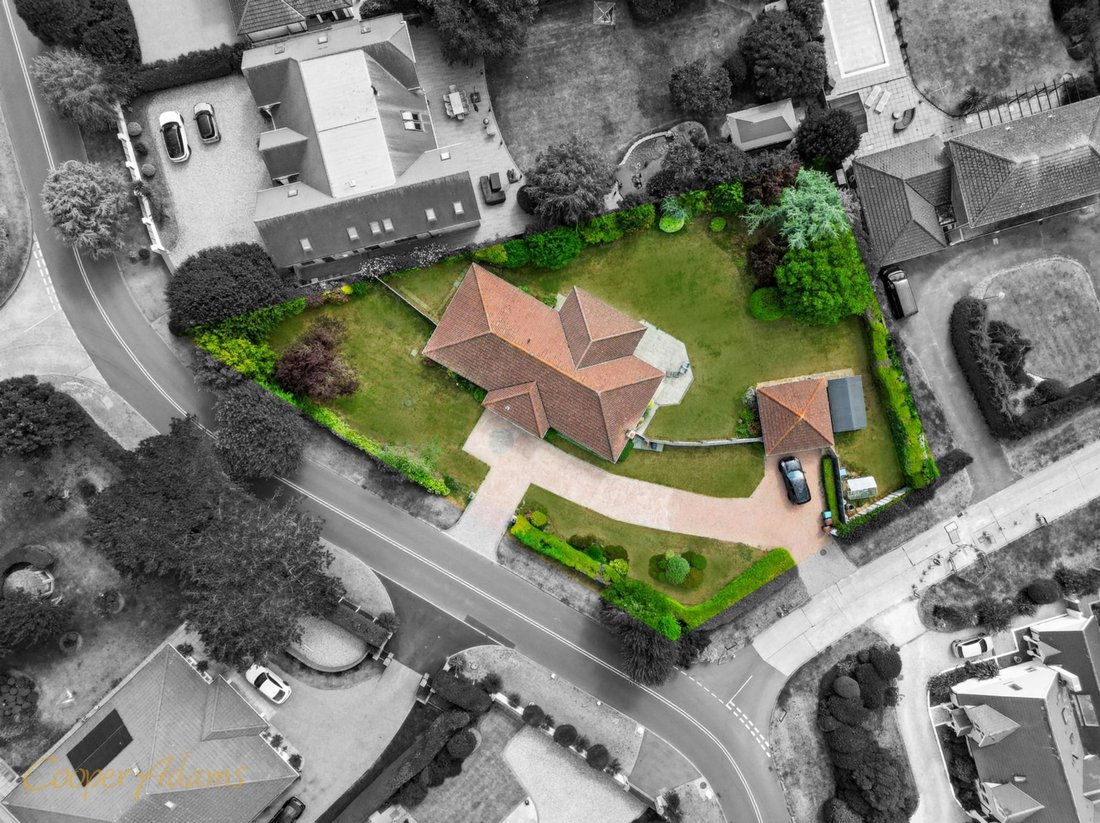 Bungalow in East Preston, England 4 - 18656554