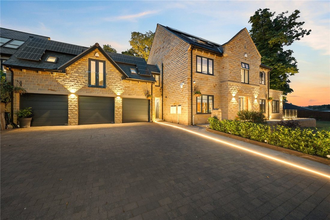 House in Mirfield, England 1 - 18606386