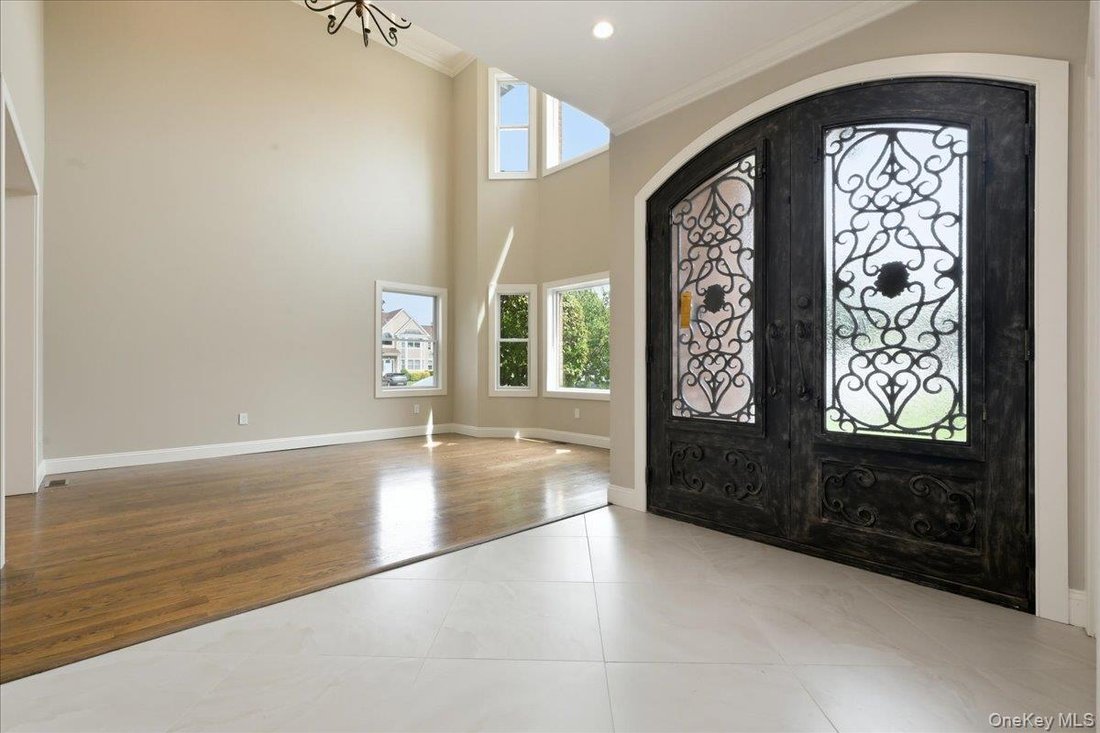 House in Syosset, New York, United States 4 - 18656383