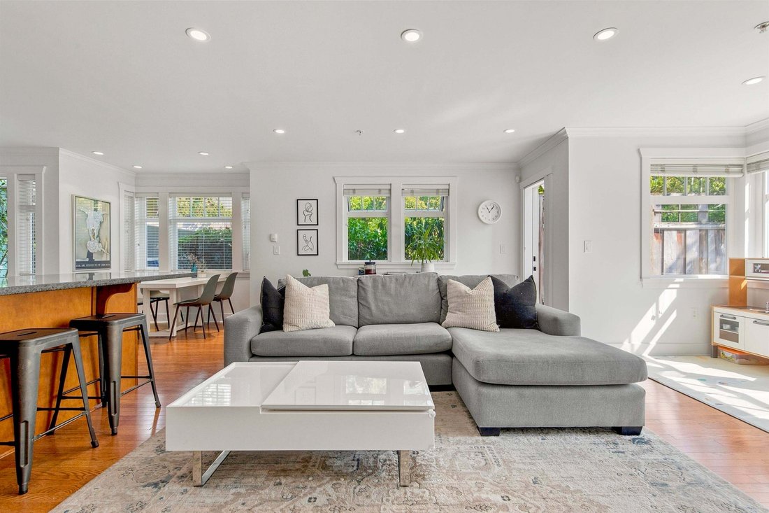 Townhouse in Vancouver, British Columbia, Canada 2 - 18657732