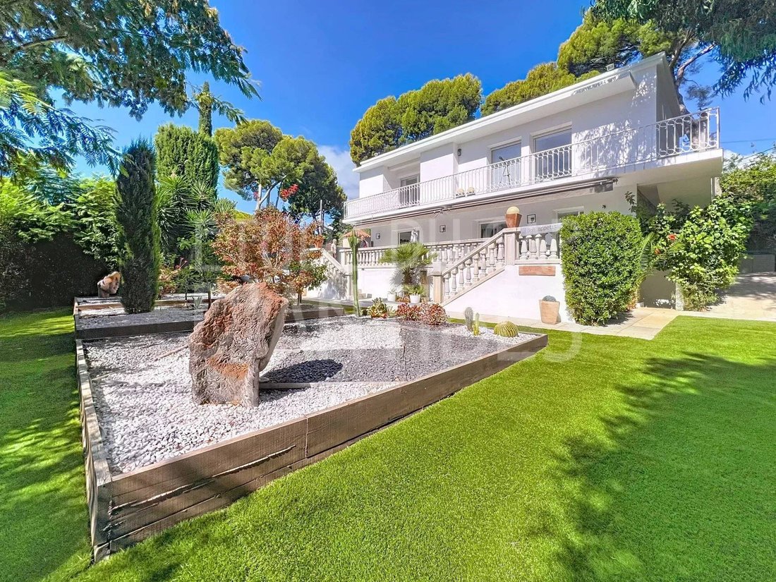 Villa in Fontmerle, Antibes, France 1 - 16195570