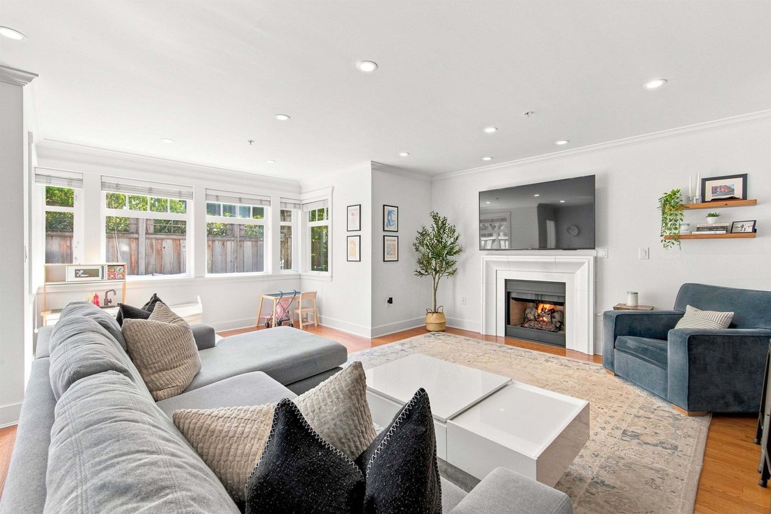 Townhouse in Vancouver, British Columbia, Canada 1 - 18657732