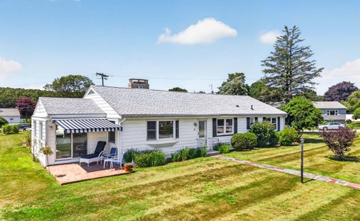 House in Waterford, Connecticut, United States 1
