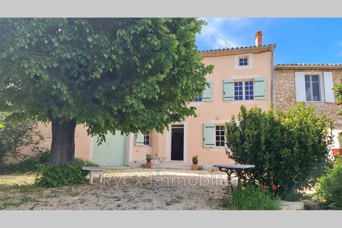 Villa in Saint-Saturnin-lès-Apt, Provence-Alpes-Côte d'Azur, France 1 - 18657595