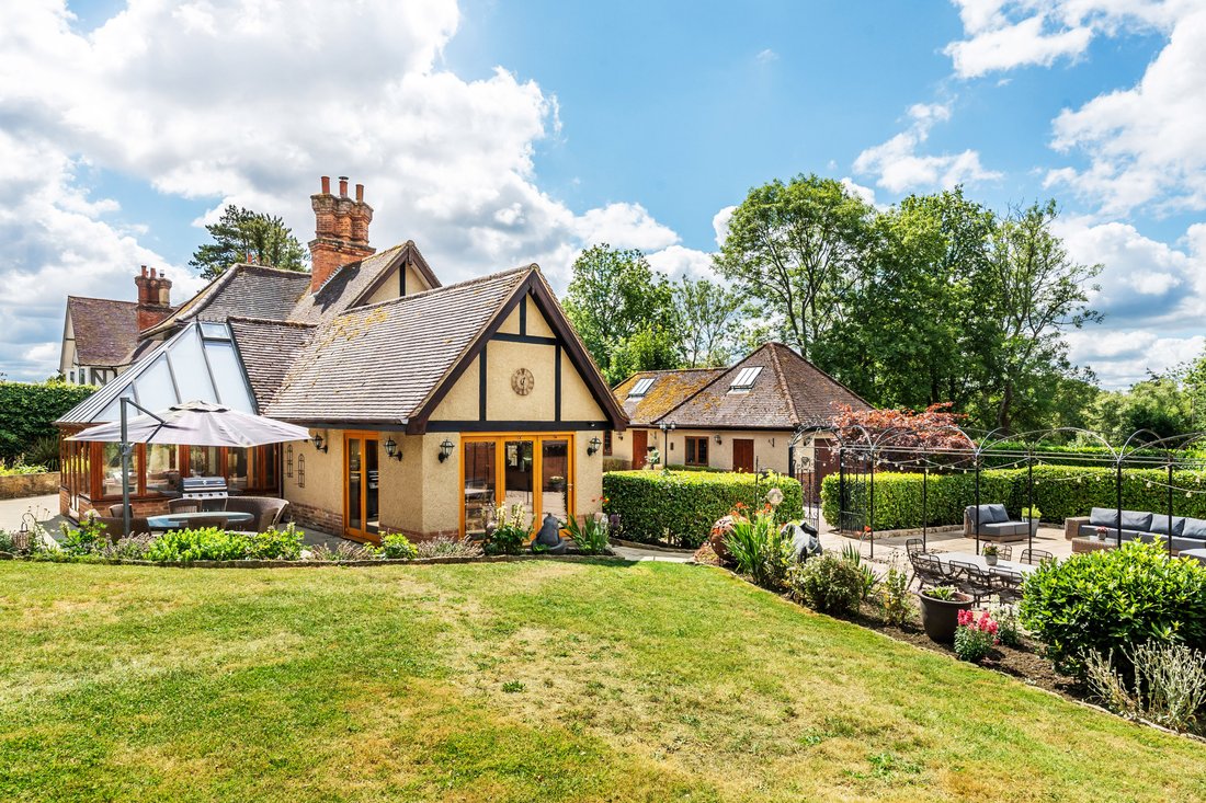 House in Surrey, England 1 - 18656846