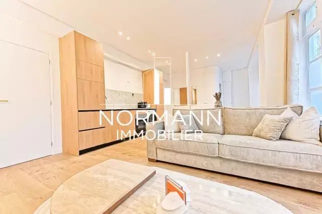 Apartment in Lorette-Martyrs, Paris 9e Arrondissement, Paris 4 - 17467265