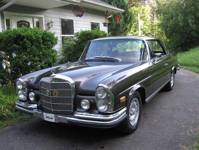 Coupe in Glendale, United States 1 - 18656677