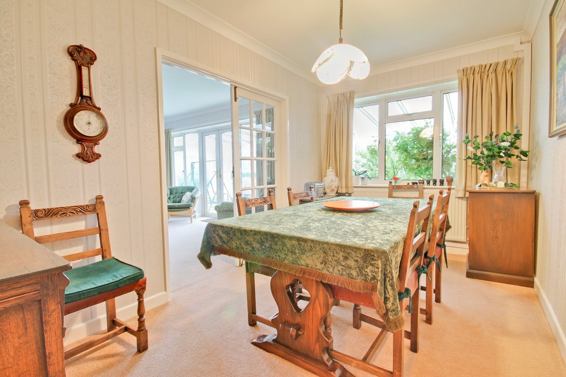 Chalet in Brockenhurst, England 5 - 18656556