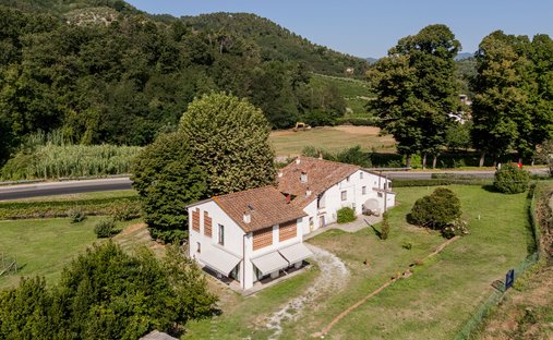 Country House in Area Monte San Quirico - Sant'Alessio, Lucca, Tuscany 1