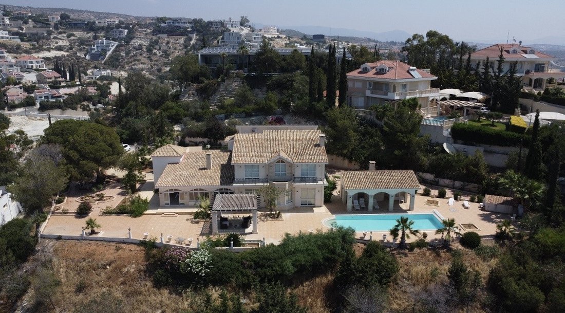 Villa in Agios Tychon, Limassol, Cyprus 1 - 18658473