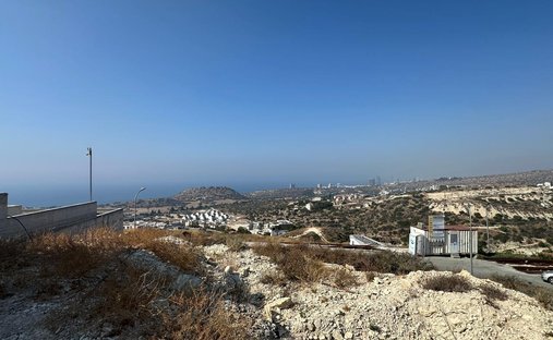 Terreno a Agios Tychon, Distretto di Limassol, Cipro 1