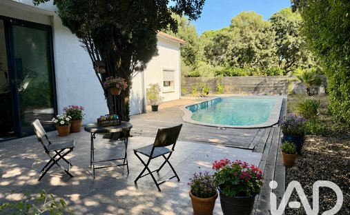 House in Bellecroix-Pont d'Avignon, Villeneuve-lès-Avignon, France 1