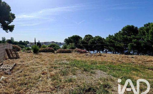 Land in Bouzigues, Occitania, France 1