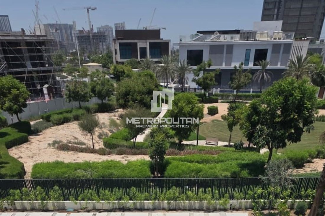 Villa in Hadaeq Sheikh Mohammed Bin Rashid, Dubai, United Arab Emirates 1 - 18099144