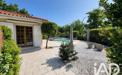 House in Soulac-sur-Mer, Nouvelle-Aquitaine, France 1