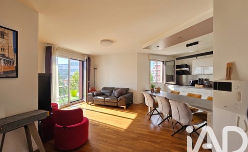 Apartment in La Fontaine-Parc des Sceaux-Croix de Berny-Centre Ville, Antony, France 1