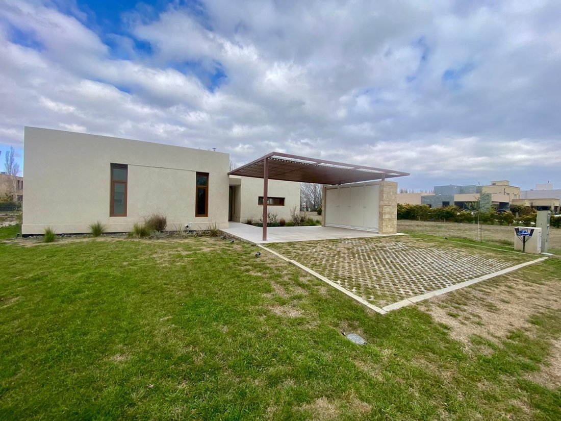 House in Neuquen, Neuquen, Argentina 1 - 18632813