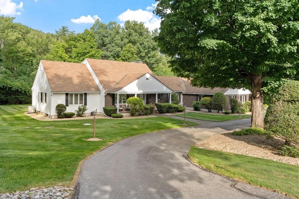House in Leominster, Massachusetts, United States 2 - 18658694