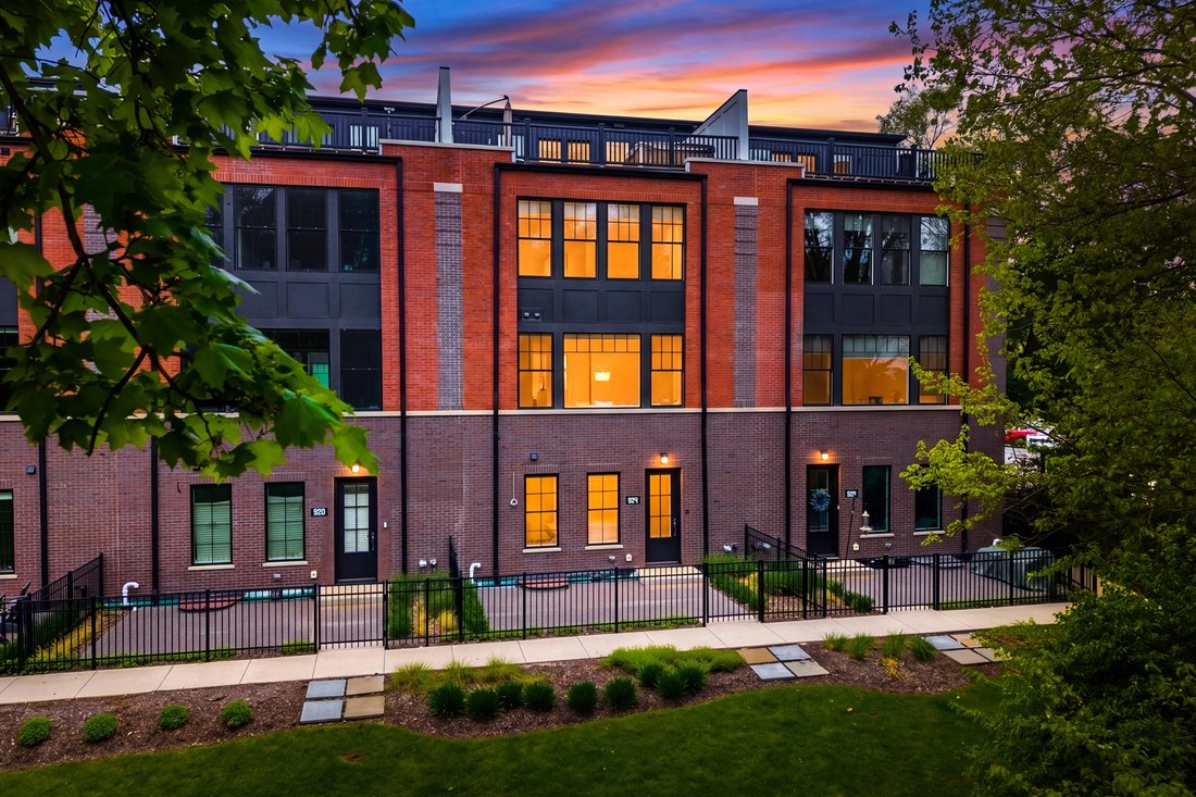 Condo in Naperville, Illinois, United States 1 - 18658689